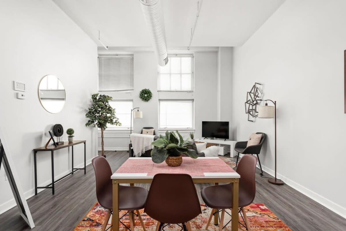 Modern Downtown Apartment 2Br 2Ba By Cozysuites インディアナポリス エクステリア 写真
