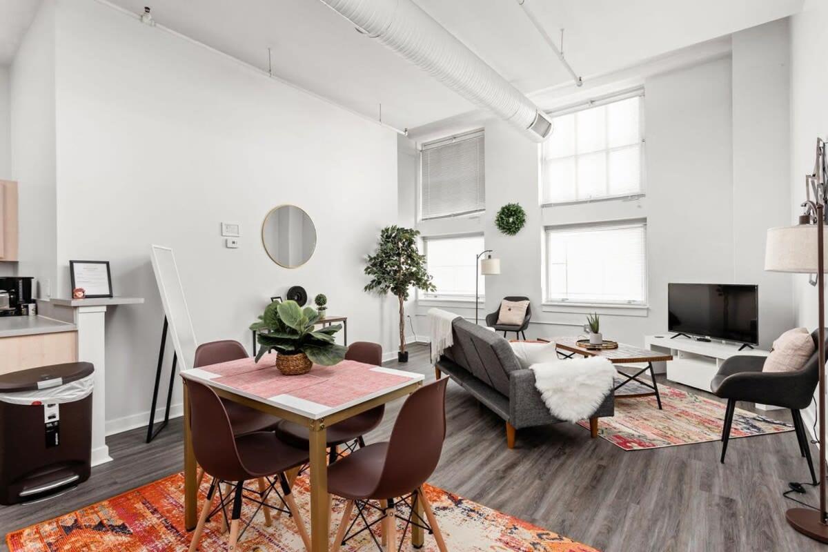 Modern Downtown Apartment 2Br 2Ba By Cozysuites インディアナポリス エクステリア 写真
