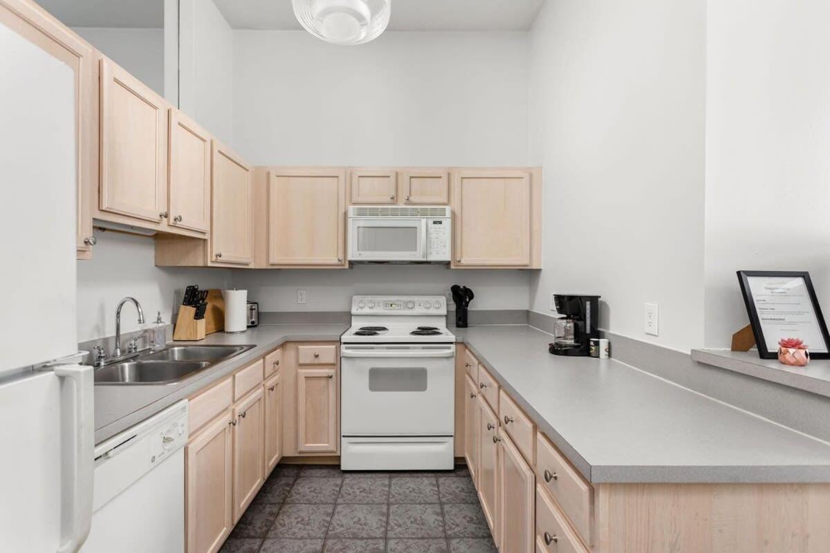 Modern Downtown Apartment 2Br 2Ba By Cozysuites インディアナポリス エクステリア 写真