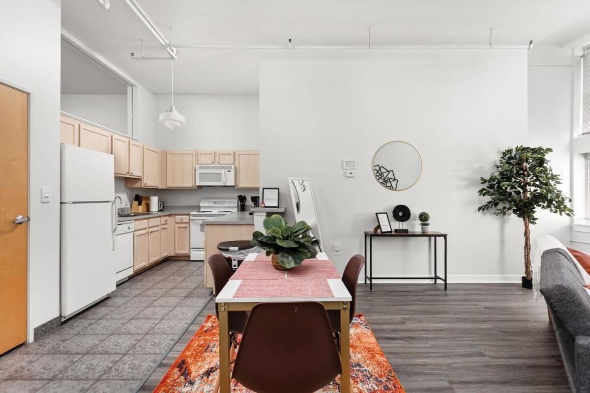 Modern Downtown Apartment 2Br 2Ba By Cozysuites インディアナポリス エクステリア 写真