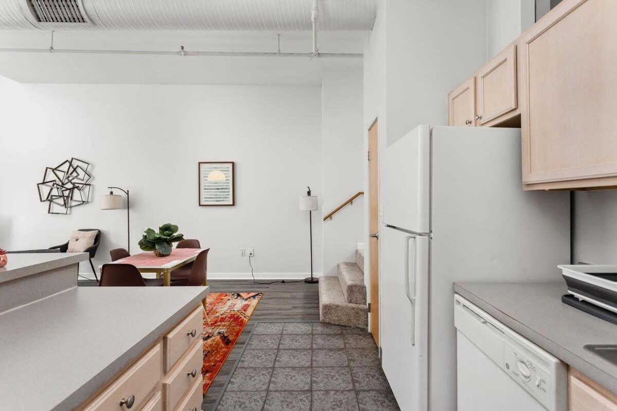 Modern Downtown Apartment 2Br 2Ba By Cozysuites インディアナポリス エクステリア 写真